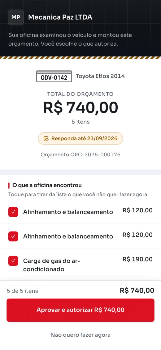 Orçamento aberto no celular do cliente, pronto para aprovar